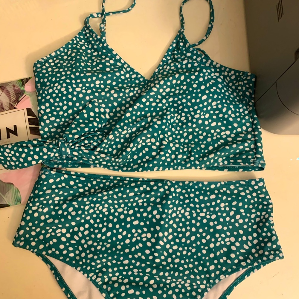 NWT Size L green & white high waisted bikini set